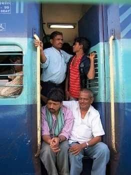 Indien Zugreisen: alles Wissenswerte von der Buchung über Zugklassen bis zur Reise MANU SARONA • health mind spirit • Dein Blog für ganzheitliches Wohlbefinden Indische Züge